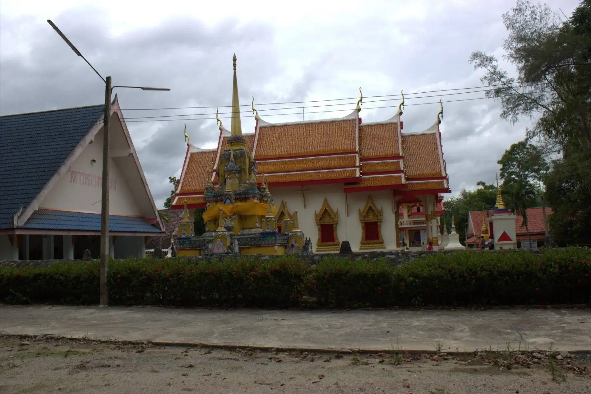 วัดภูเขาหลัก