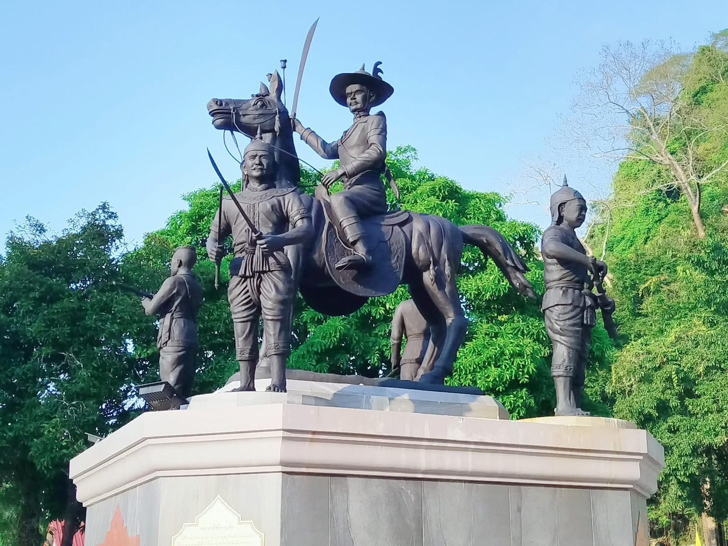 วัดเขาขุนพนม