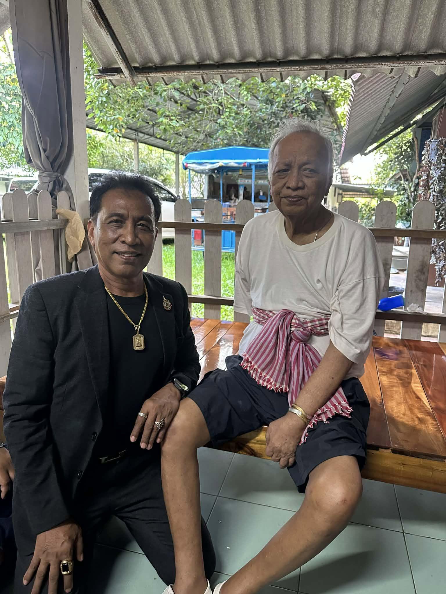 สมาคมสืบสานศิลปะถิ่นใต้ — การแกะหนังตะลุง (นายทวีรัตน์ ทองมาก)