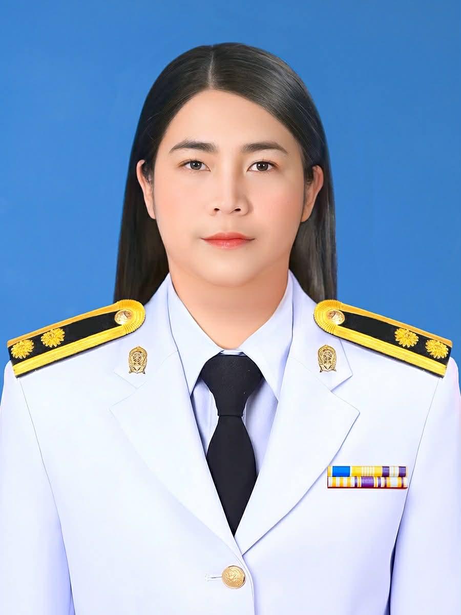 นางกนกวรรณ แนใส
