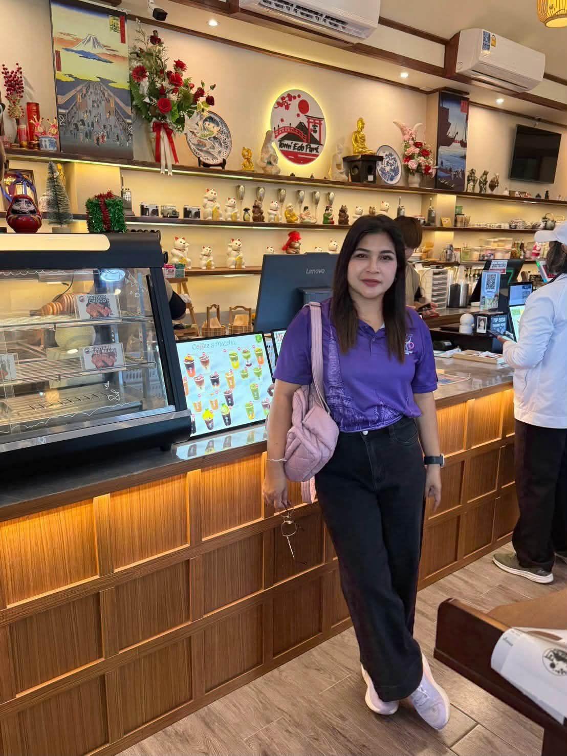 นางสาวอาภร อยู่ทอง